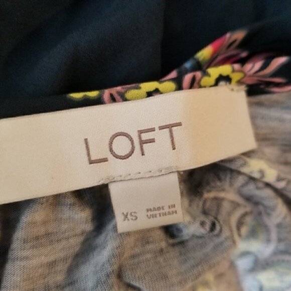 4/$23 LOFT Navy Floral Sleeveless Mixed Media Top - Picture 4 of 5